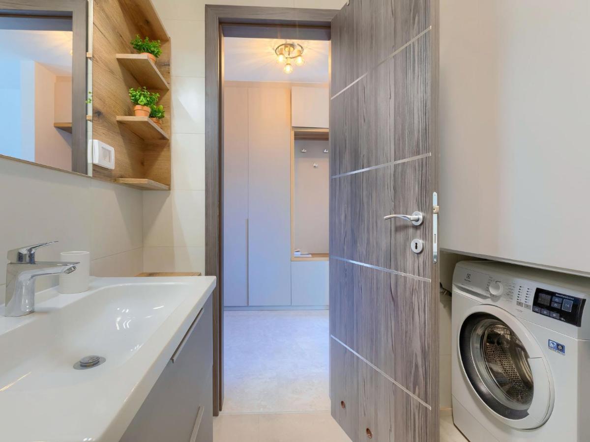 Apartment Wing 77 By Interhome Пула Экстерьер фото