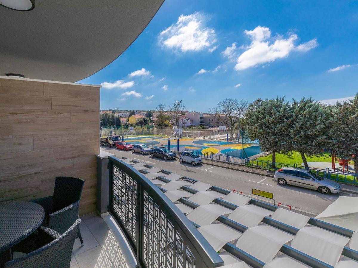 Apartment Wing 77 By Interhome Пула Экстерьер фото